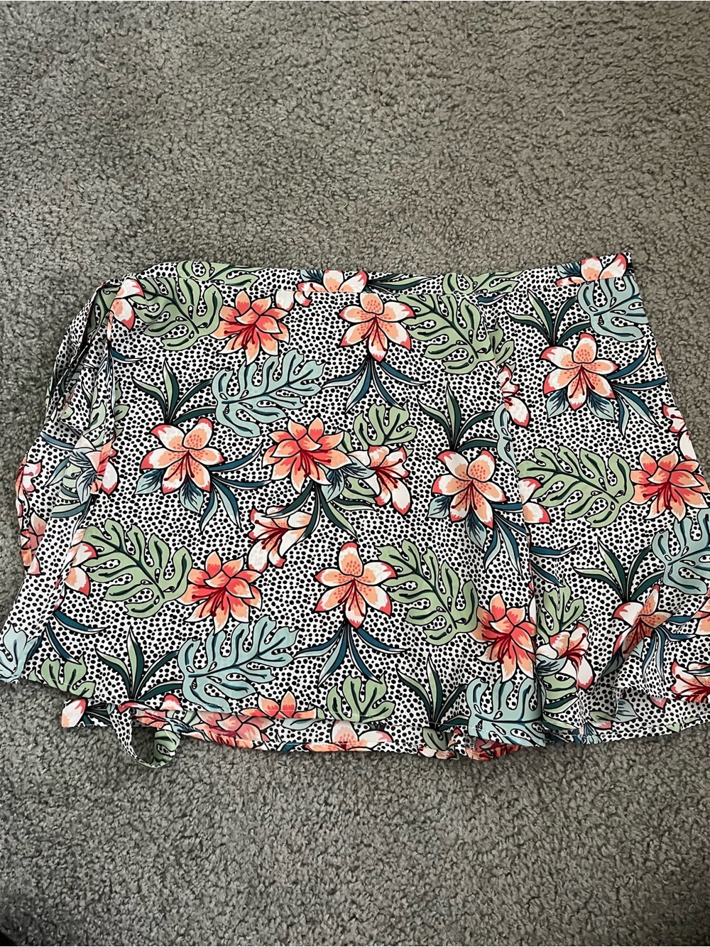 Mi Ami Floral Wrap Tie Skirt in Coral and Navy - Picture 2 of 6